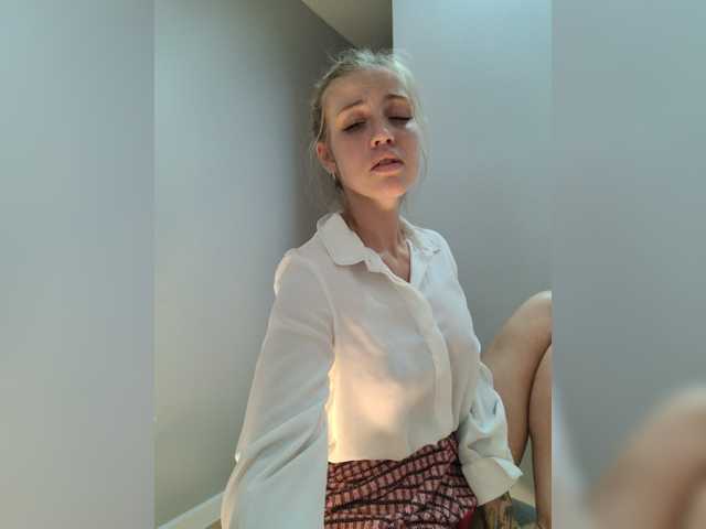 Capturas de tela de transmissão LEILA-ANGELL