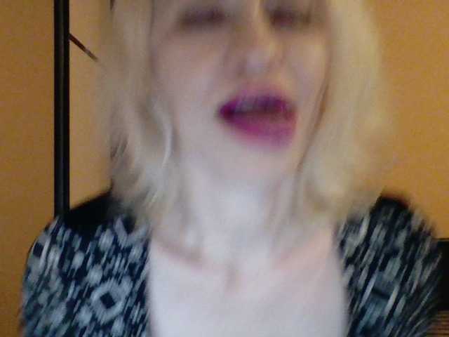 Capturas de tela de transmissão -Alyona-