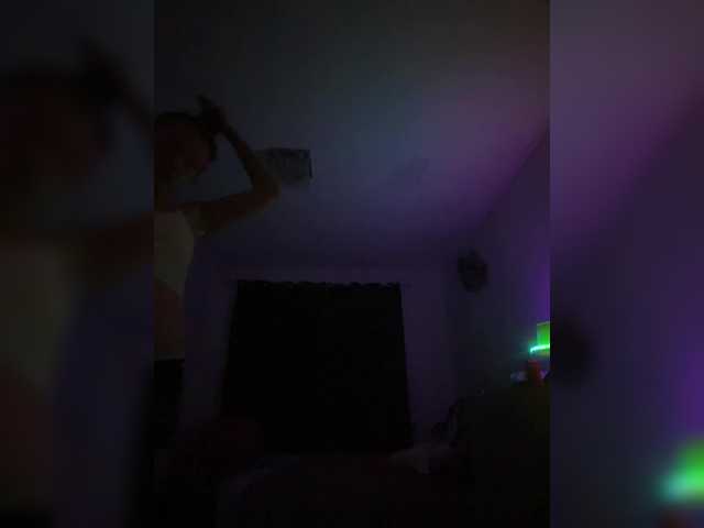 Capturas de tela de transmissão -Lizzy-