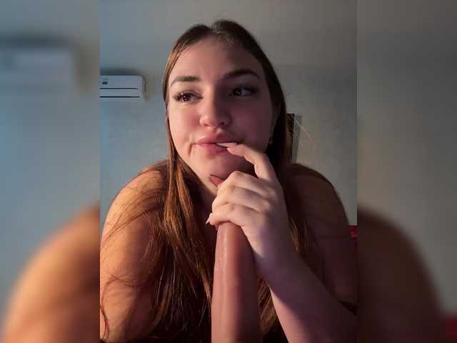Capturas de tela de transmissão -Monika-