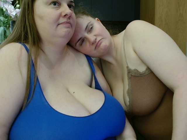 Fotos 4LyndsyDaisy 38DD and 40H size 4NaturalBigTits here! #bigtits #bbw #bigass #lesbianshow #bignipples Lets make hot 3somes in PVT:P Lets have fun guys:)