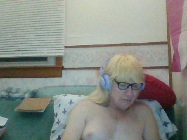 Fotos acorn551 Special For 100 tokens watch me strip down to my birthday suit !!!!!TOPIC: Loven if you like my smile any tips if you like me!Show tits---50 TokensShow pussy----110 TokensShow ass--90 TokensLove my smile ---20 tokens Pussy Licker Vib --- 150