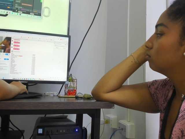Capturas de tela de transmissão ADARAMARTINZ