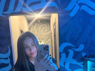 Chat de vídeo erótico AdelinaKiskina