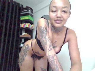 Chat de vídeo erótico Africana-jojo