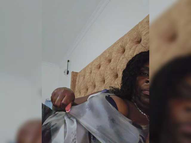 Capturas de tela de transmissão AfricanShyQueen1