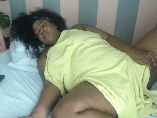 Capturas de tela de transmissão aisha-ebony