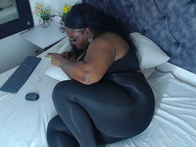 Capturas de tela de transmissão aisha-ebony