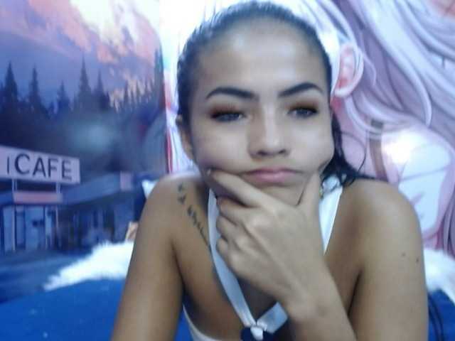 Capturas de tela de transmissão AlanaFonseca