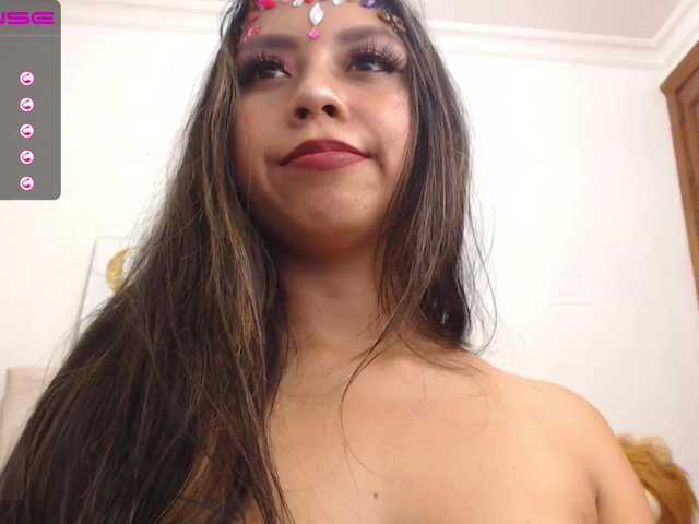 Fotos AlannaMorris Lovense Lush : Device that vibrates longer at your tips and gives me pleasure :licking :sed_kiss #lovense #latina #18 #ahegao #squirt #anal