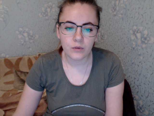 Capturas de tela de transmissão AlinaBertie3