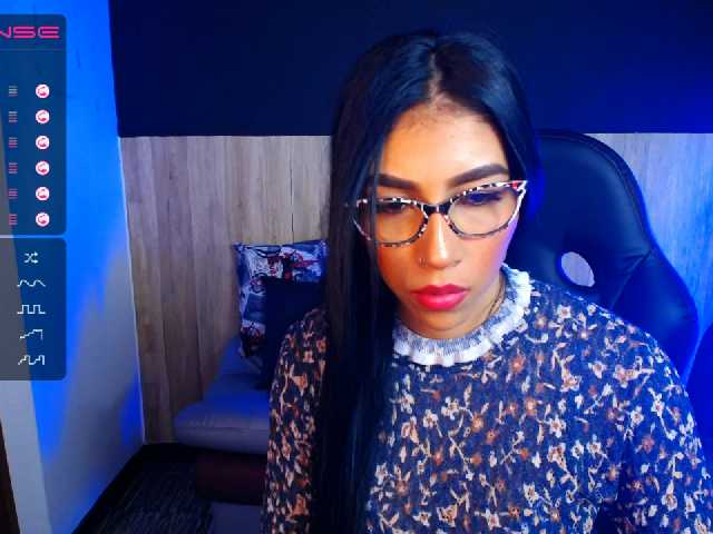 Fotos Alonndra Back in my office a lot of paperwork, and a lot of wet fantasies ♥ ♥ - @GOAL: CUM show ♥ every 2 goals reached: SQUIRT SHOW 204 #office #secretary #bigboobs #18 #latina #anal #young #lovense #lush #ohmibod