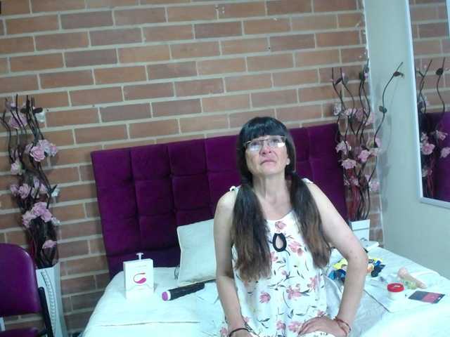 Capturas de tela de transmissão amanda-mature