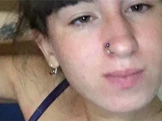 Fotos Amelie17 станцевать легкий стрептиз 290т показать грудь 69 показать попу 69