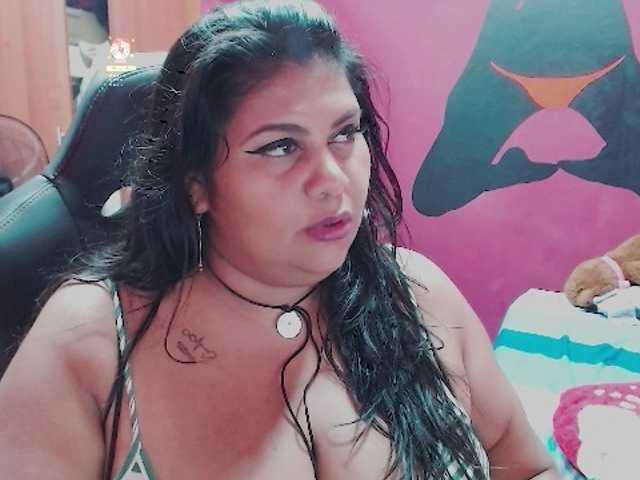 Fotos andreeina25 #bbw #squirt #latina #bigboobs #bigass Hi guys, welcome to my room,