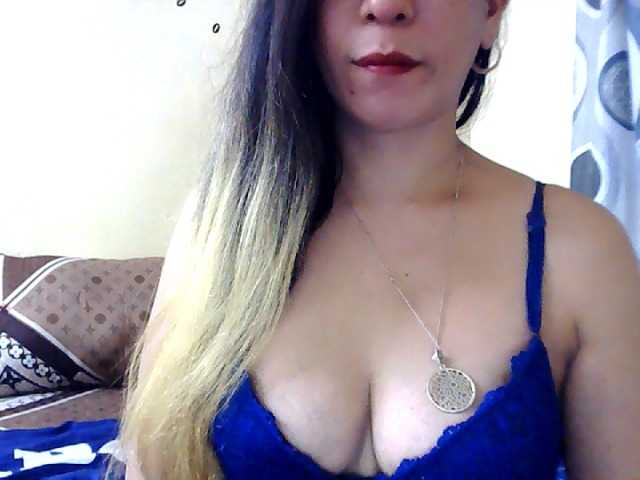 Fotos AsianLeahxxxx Hey there !I'm new here Im Leah .Let's have some fun and get to know each other :) Send me some Love .. Welcome To My Room!