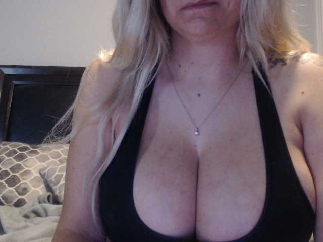 Fotos brianna_babe tip for pussy vibrations, @remain countdown for boobs..202tkns to start private