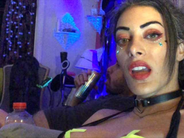 Fotos bemywifi1 #brunette #chat #topless #preshow #privateshow #fetish #feet #arab #tattoos #handcuffs #footfwtish #fingering #couple #toyplay #slim #fit #smalltits