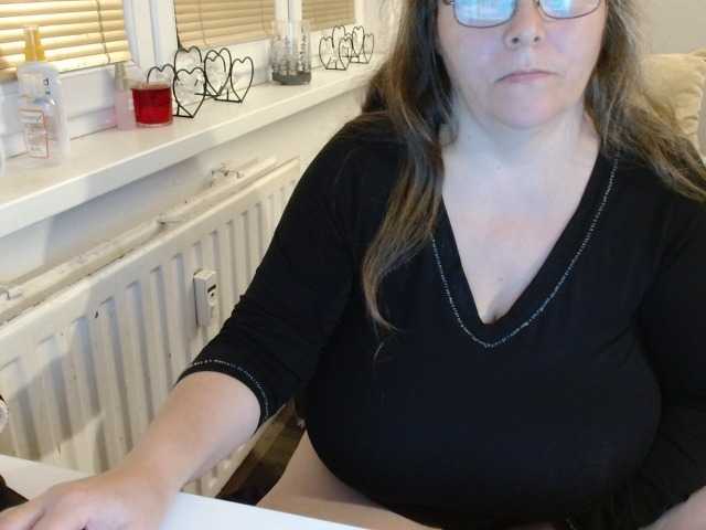 Capturas de tela de transmissão Bessy123