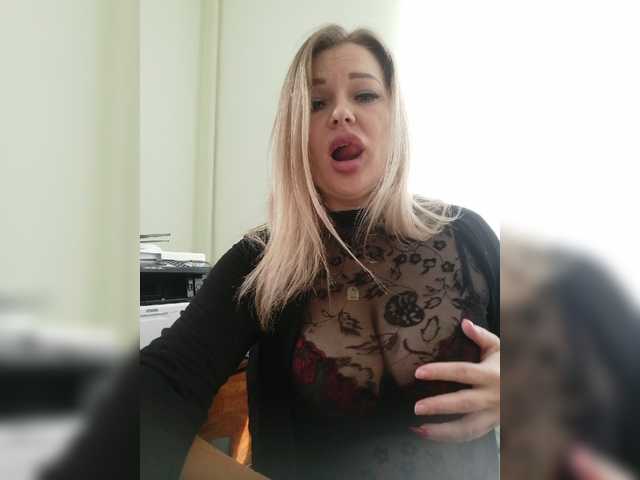 Capturas de tela de transmissão 126Natasha