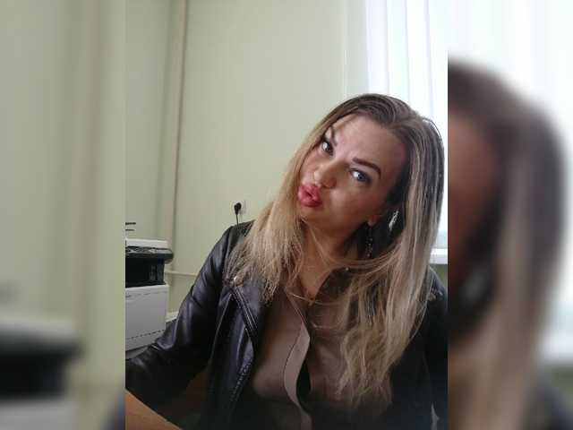 Capturas de tela de transmissão 126Natasha