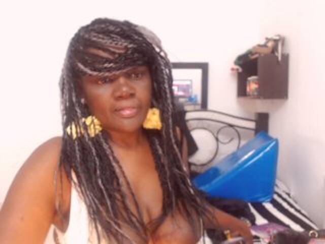 Capturas de tela de transmissão BigBustyBlack