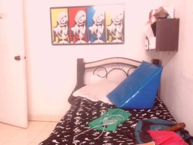 Capturas de tela de transmissão BigBustyBlack