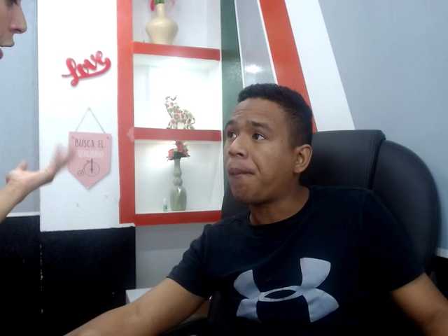 Capturas de tela de transmissão BobbyandKatri