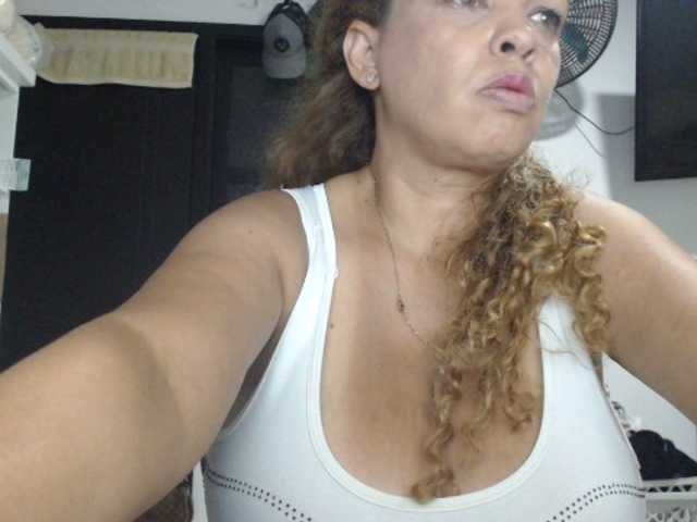 Capturas de tela de transmissão BustyAngela