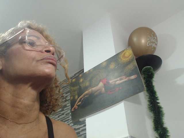 Capturas de tela de transmissão BustyXMilf