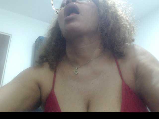 Capturas de tela de transmissão BustyXMilf