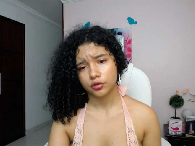 Capturas de tela de transmissão Candy-Curvyn