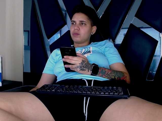 Capturas de tela de transmissão CarlaSexy