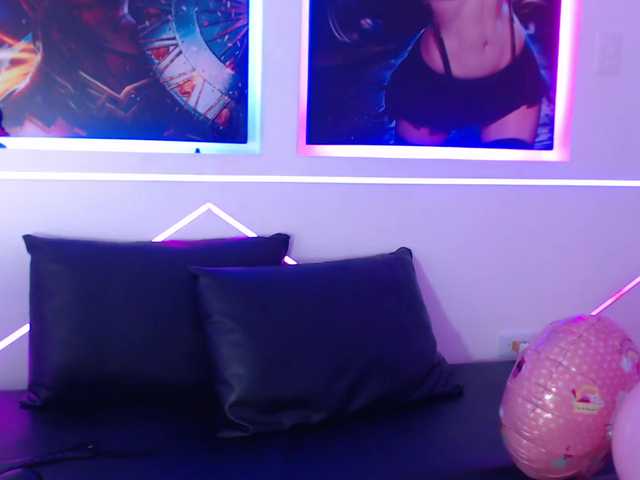 Capturas de tela de transmissão CharloteMill