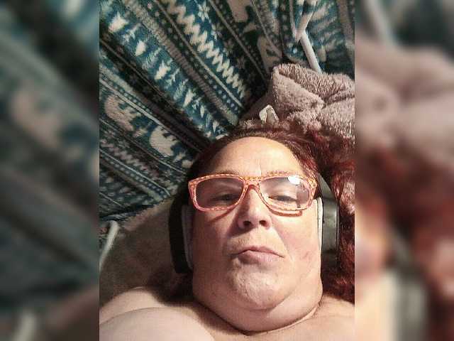 Capturas de tela de transmissão CurvyMeg