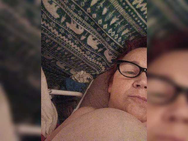 Capturas de tela de transmissão CurvyMeg