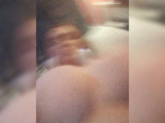 Capturas de tela de transmissão CurvyMeg