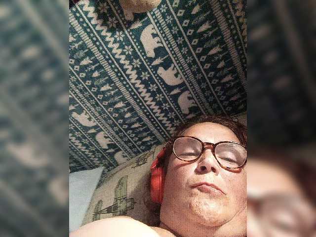 Capturas de tela de transmissão CurvyMeg