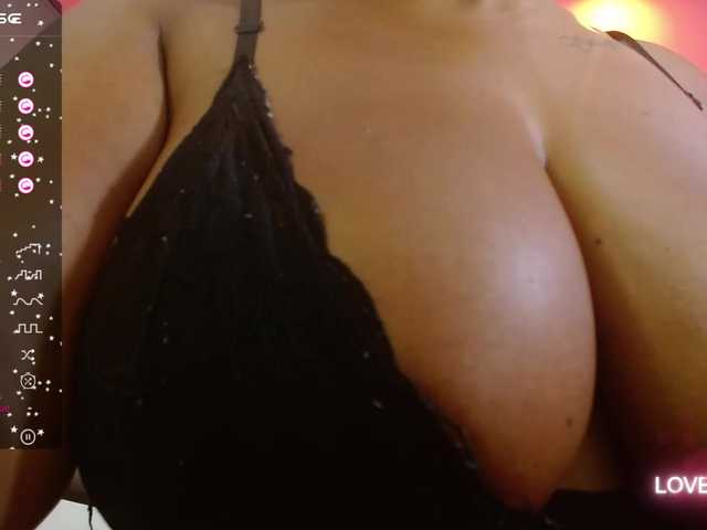 Capturas de tela de transmissão curvymommyy