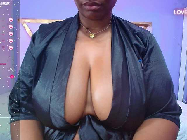Capturas de tela de transmissão curvymommyy