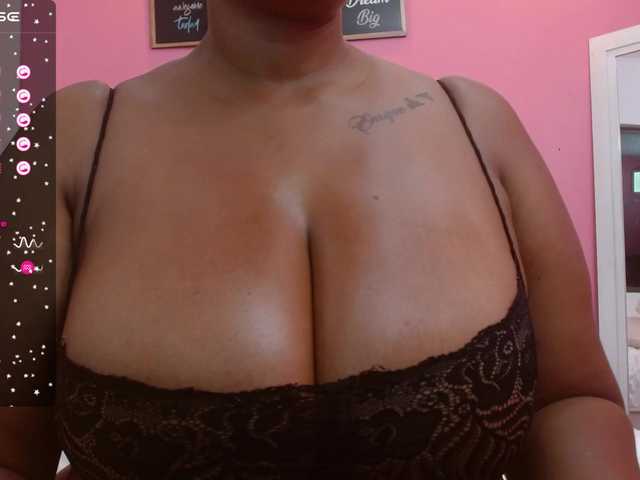 Capturas de tela de transmissão curvymommyy