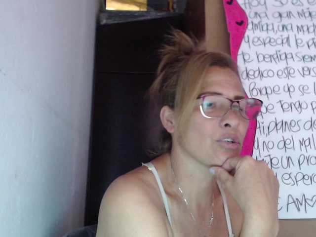 Capturas de tela de transmissão Daniela-hot1