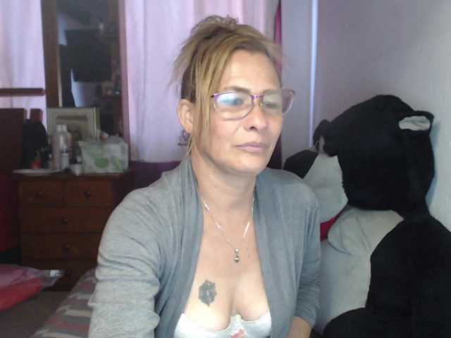 Capturas de tela de transmissão Daniela-hot1