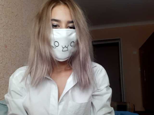 Capturas de tela de transmissão Danielle-mikk