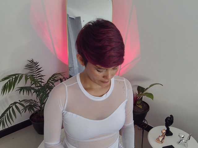 Capturas de tela de transmissão DannaCartier