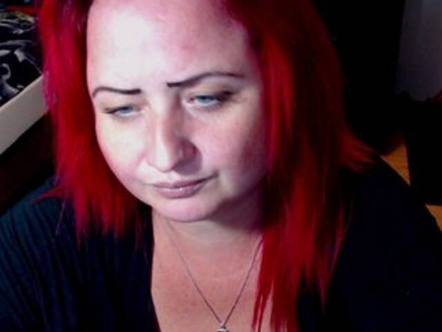 Capturas de tela de transmissão KinkyDomina