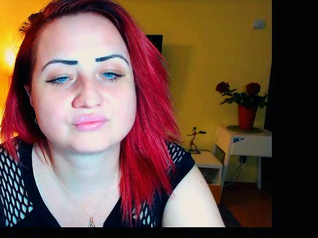 Capturas de tela de transmissão KinkyDomina