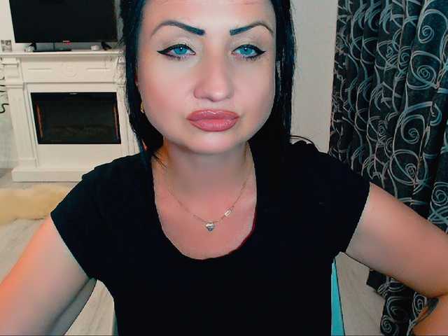 Capturas de tela de transmissão KinkyDomina