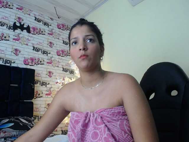 Capturas de tela de transmissão DEVANY-REY