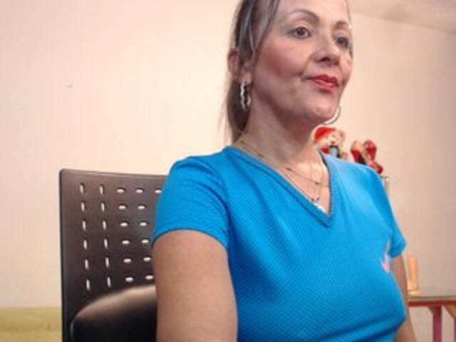 Capturas de tela de transmissão SquirtNstyGrl